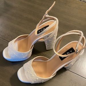 Aqua by Bloomingdale’s Pearl Heels Women’s Size 8.5